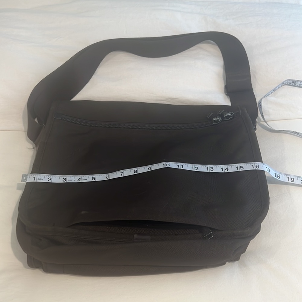 Tumi bag - Picture 6 of 7